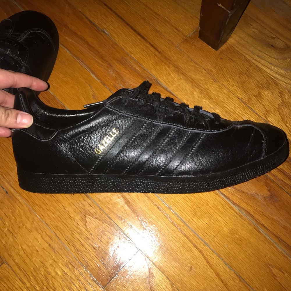 All black - Picture 3 of 3
